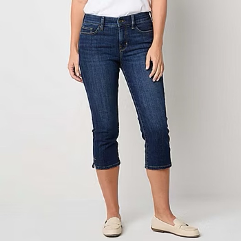 St. John's Bay Denim Capris-Dark Wash. Size 12. 5-pocket style w/hem side slit.